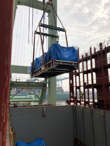 1 / 30 Project ex Antwerp to Hong Kong - 6 Heavy Lift Units - loaded as Breakbulk on Container vessel on bed of 18x40'Flat Rack (3 units each 900x430x430cm each 62'500 kgs + 3 units each 1245x482x455cm each 104'000 kgs)