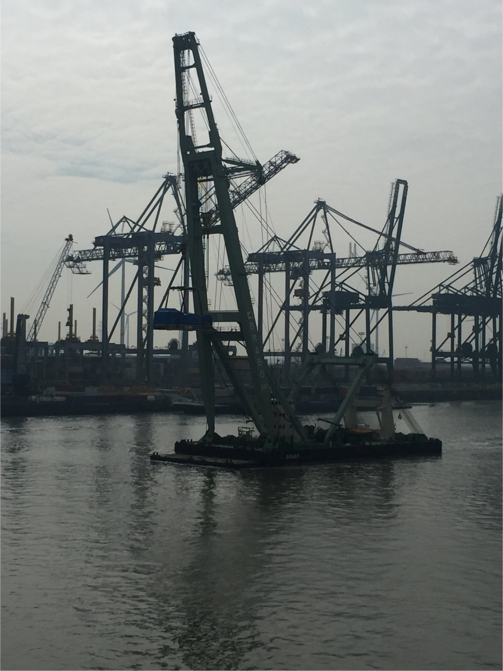 1 / 30 Project ex Antwerp to Hong Kong - 6 Heavy Lift Units - loaded as Breakbulk on Container vessel on bed of 18x40'Flat Rack (3 units - each 900x430x430cm each 62'500 kgs + 3 units each 1245x482x455cm each 104'000 kgs)