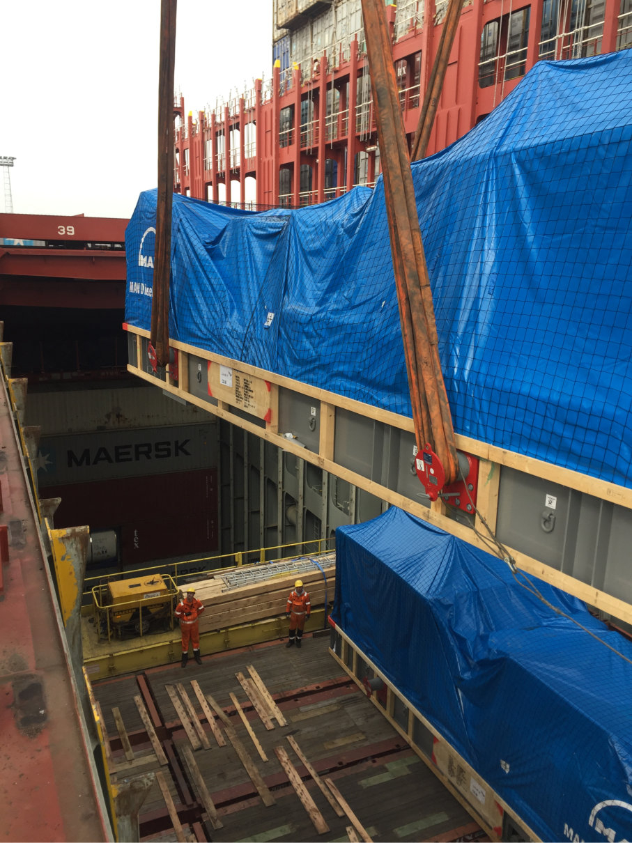 1 / 30 Project ex Antwerp to Hong Kong - 6 Heavy Lift Units - loaded as Breakbulk on Container vessel on bed of 18x40'Flat Rack (3 units - each 900x430x430cm each 62'500 kgs + 3 units each 1245x482x455cm each 104'000 kgs)