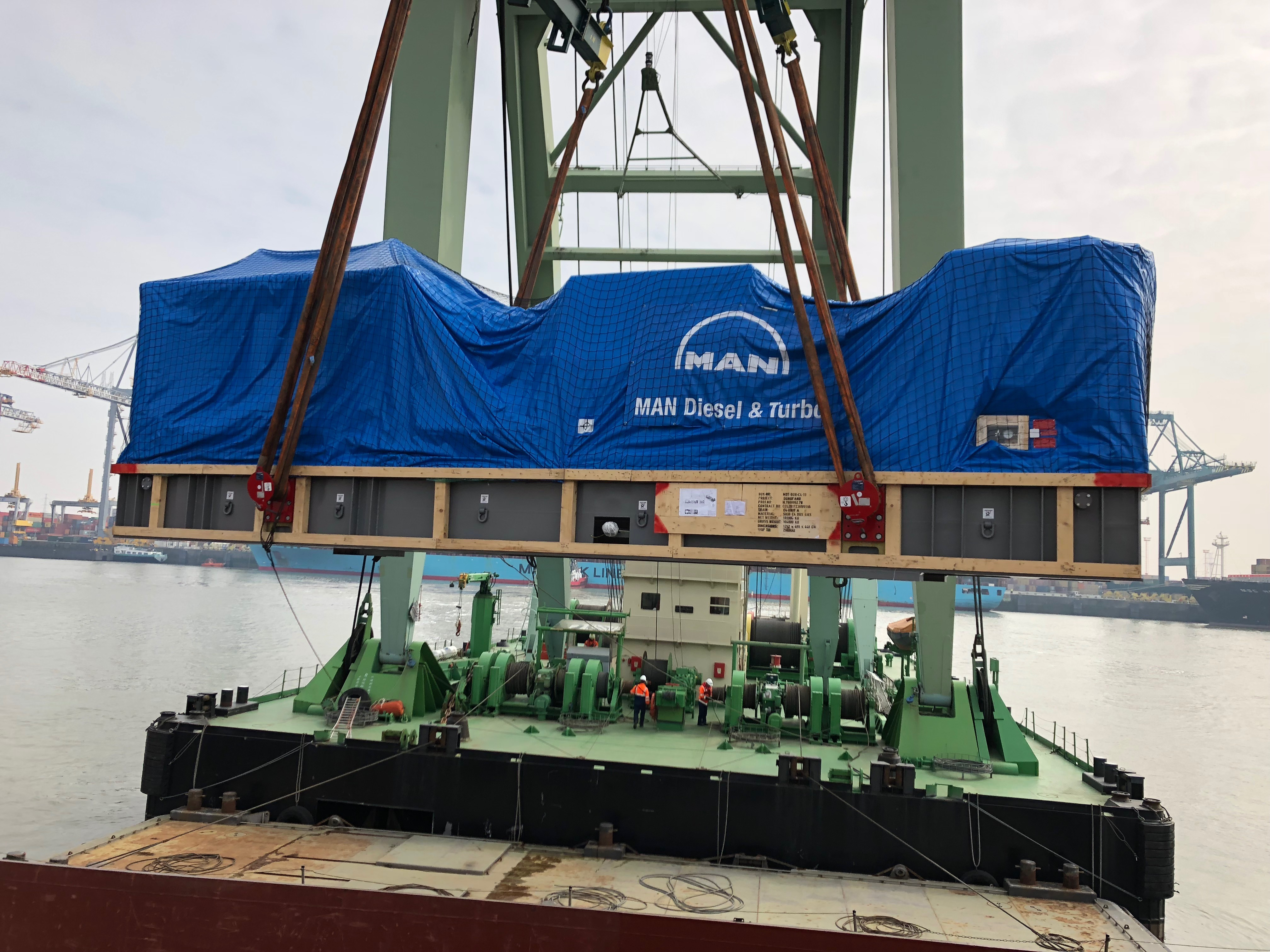 1 / 30 Project ex Antwerp to Hong Kong - 6 Heavy Lift Units - loaded as Breakbulk on Container vessel on bed of 18x40'Flat Rack (3 units each 900x430x430cm each 62'500 kgs + 3 units each 1245x482x455cm each 104'000 kgs)