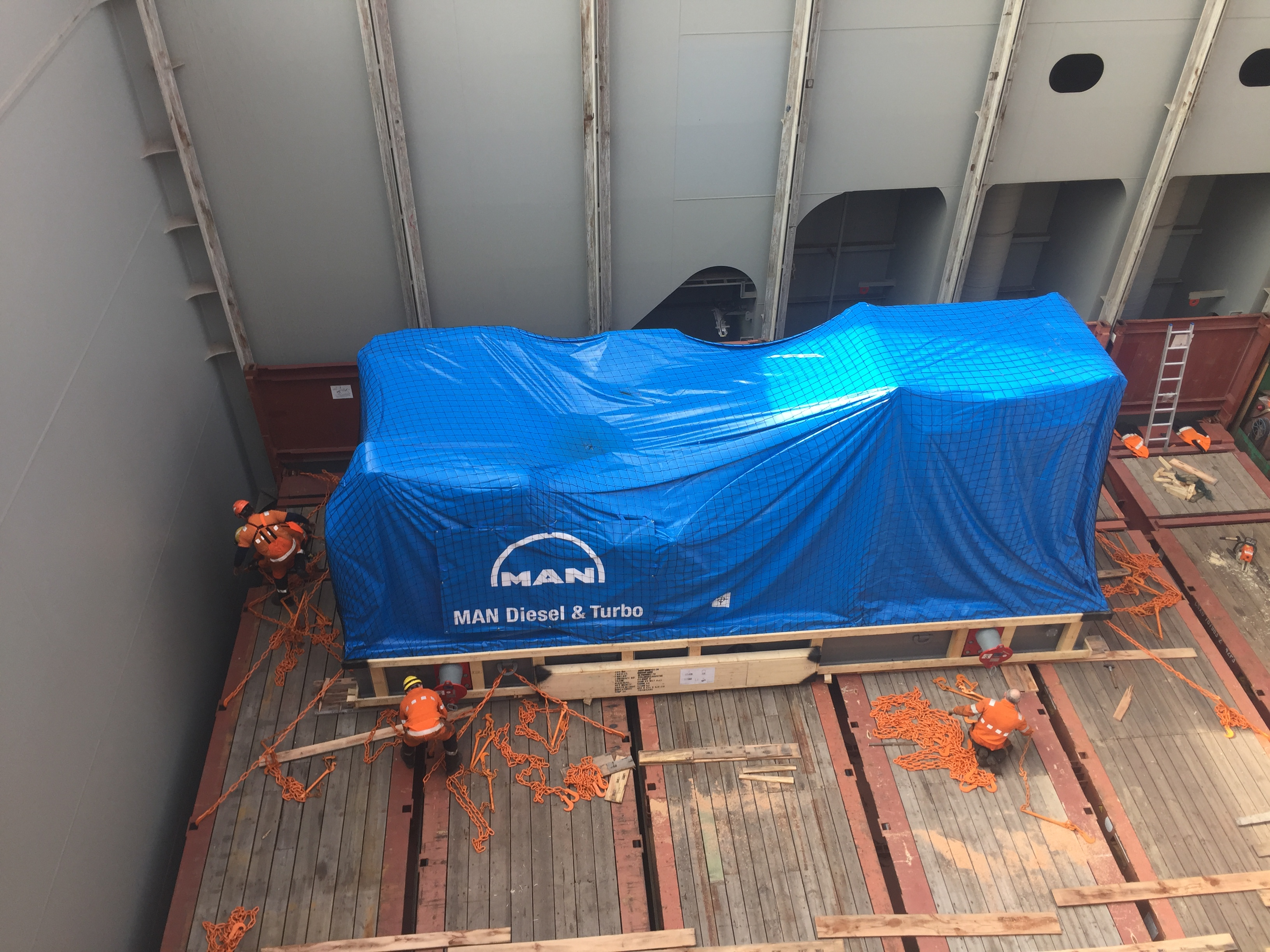 1 / 30 Project ex Antwerp to Hong Kong - 6 Heavy Lift Units - loaded as Breakbulk on Container vessel on bed of 18x40'Flat Rack (3 units - each 900x430x430cm each 62'500 kgs + 3 units each 1245x482x455cm each 104'000 kgs)