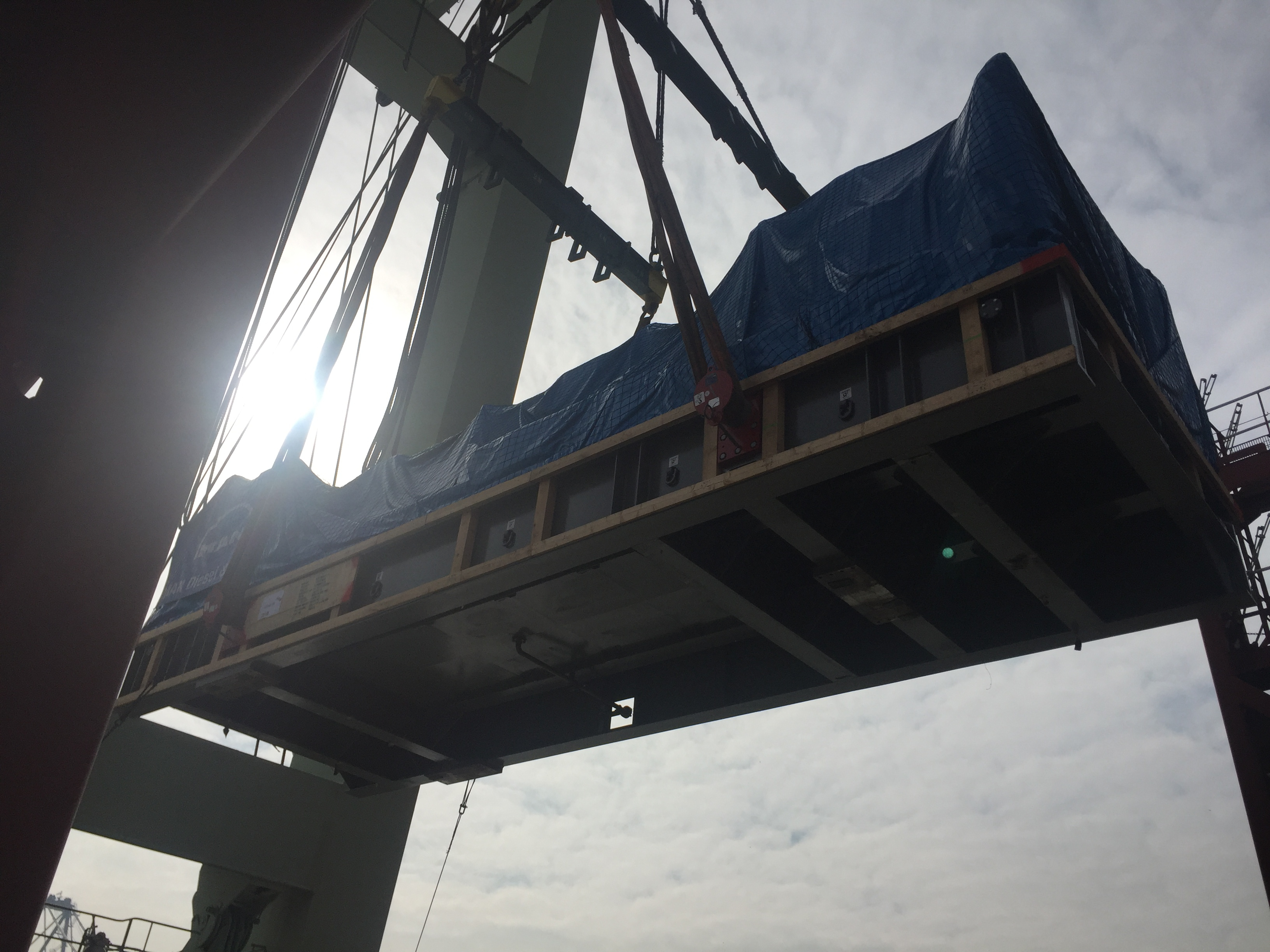 1 / 30 Project ex Antwerp to Hong Kong - 6 Heavy Lift Units - loaded as Breakbulk on Container vessel on bed of 18x40'Flat Rack (3 units - each 900x430x430cm each 62'500 kgs + 3 units each 1245x482x455cm each 104'000 kgs)